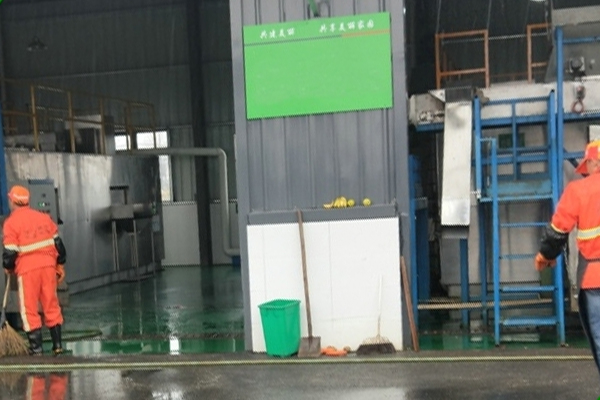 垃圾破碎，脫水，降解現(xiàn)場(chǎng)